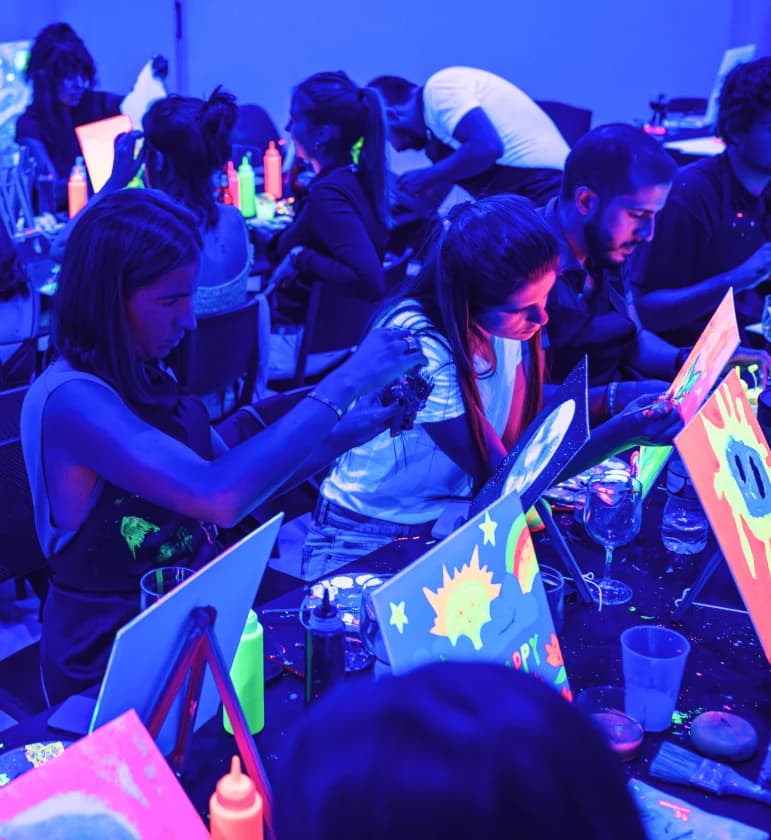  - Eventi Privati e Team Building con l'esperienza Neon Brush