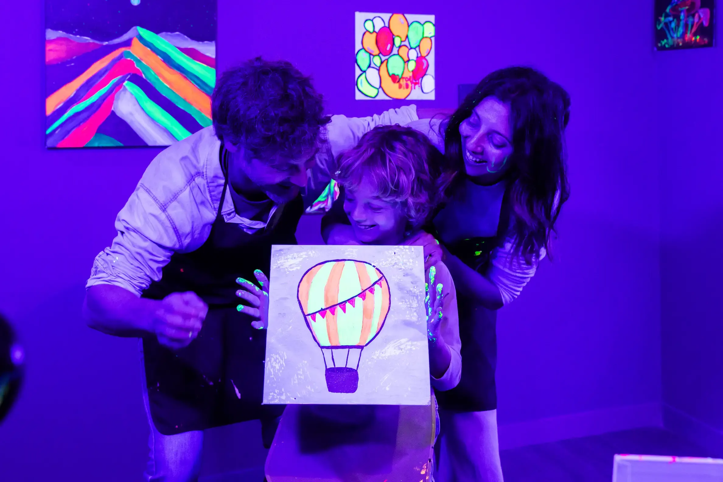 Développement des compétences - Neon Brush Kids : une activité artistique familiale