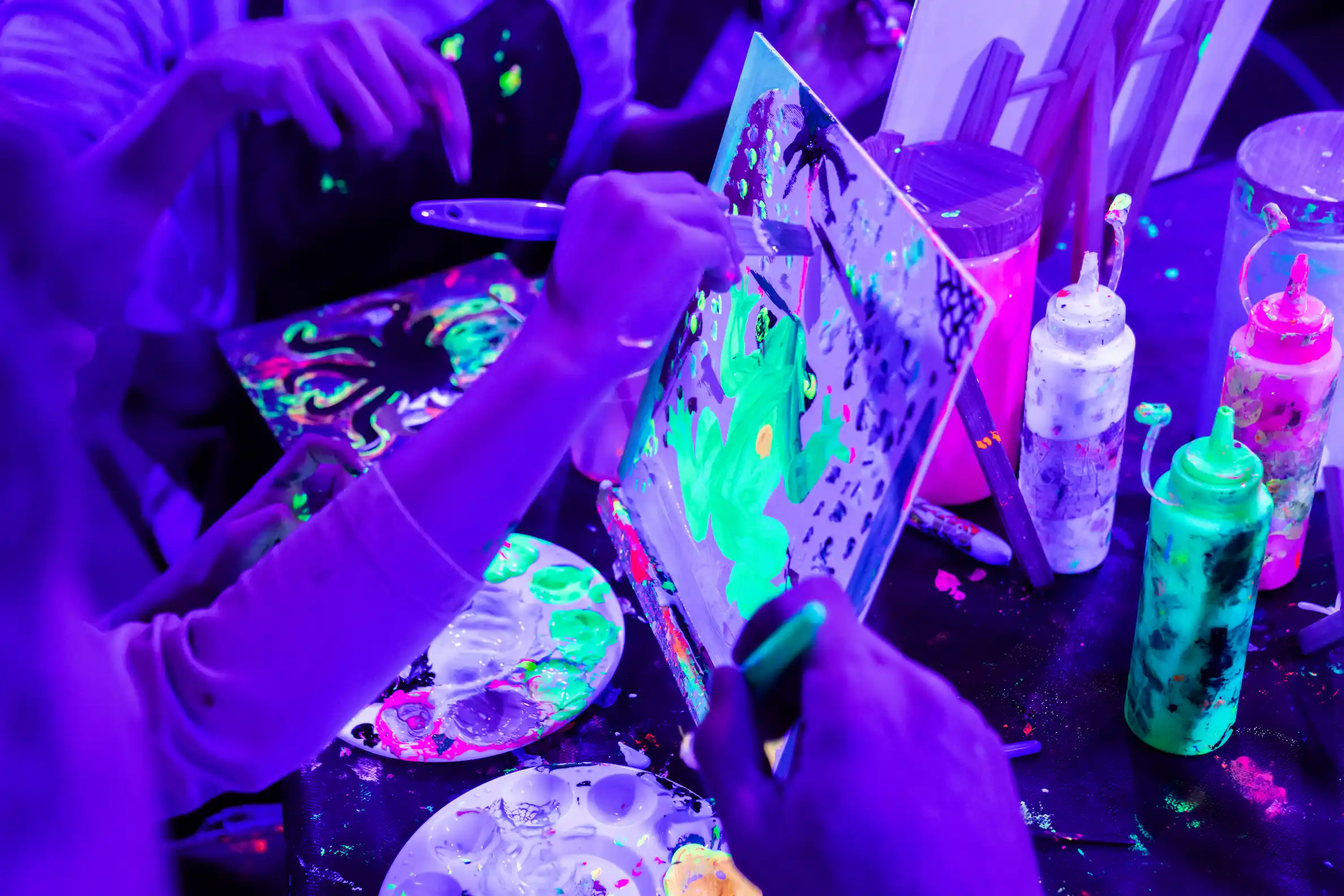 Expérience tout compris - Neon Brush Kids : une activité artistique familiale