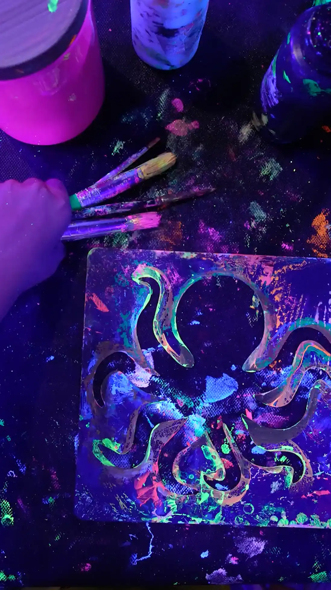 Neon Brush Kids: A Family-Friendly Painting Experience, image size:1098x1958